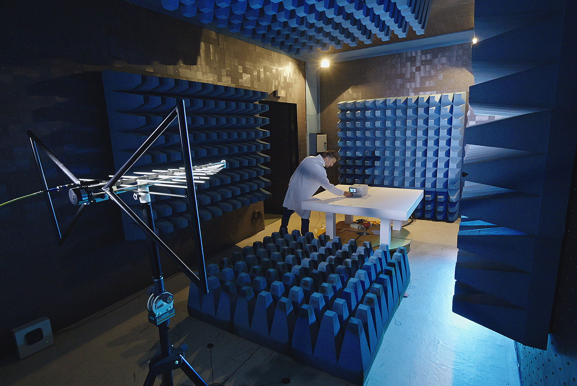 Foto Prove di Compatibilità Elettromagnetica EMC - Intek