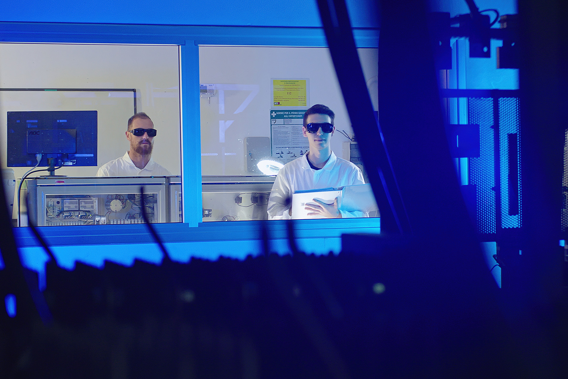 Panoramica interna di INTEK, laboratorio prove accreditato ACCREDIA per test di sicurezza elettrica, EMC e ambientali su componenti elettrici ed elettronici. - INTEK